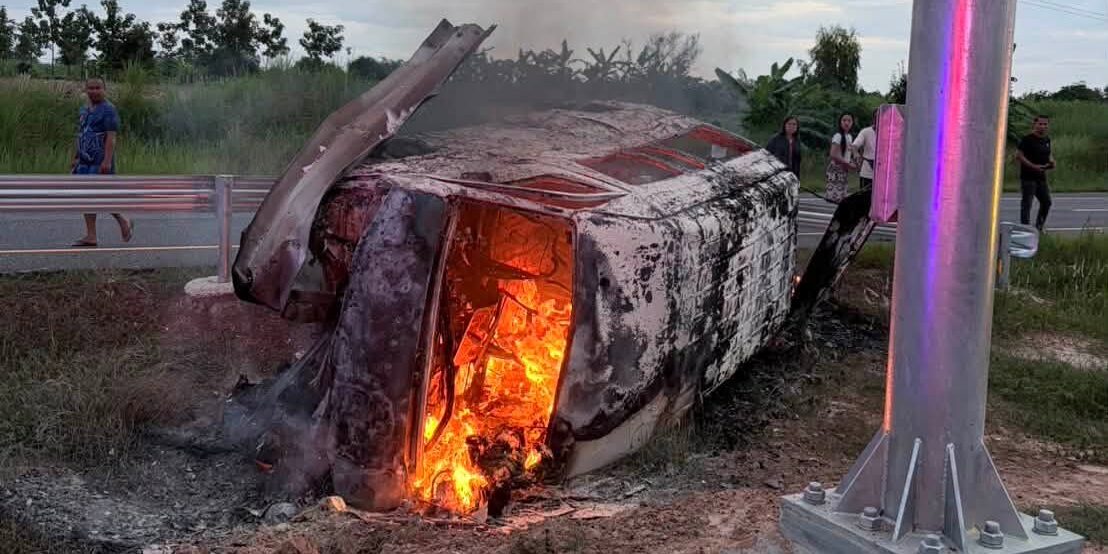Two Lao Women Dead, Twelve Injured After Van Overturns and Burns in Thailand